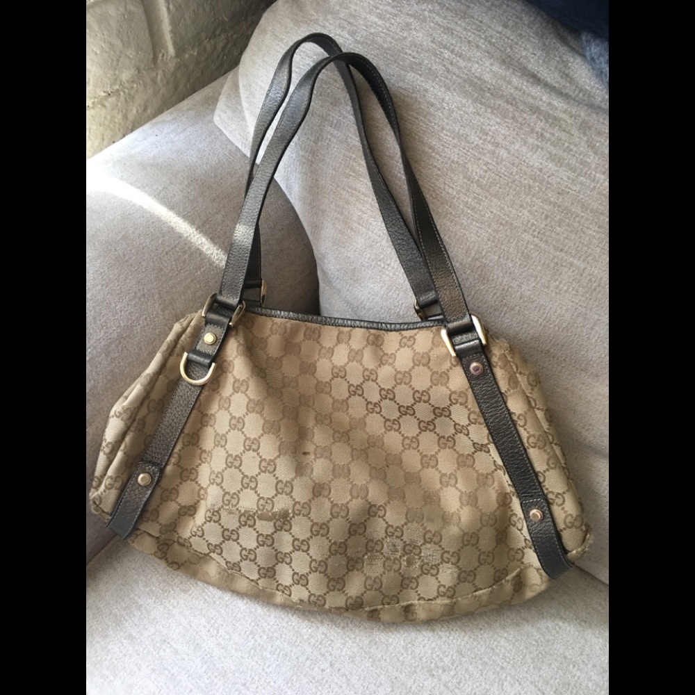 🟤Woman’s Authentic Gucci Monogram Medium Abbey Shoulder bag.*FIRM PRICED*
